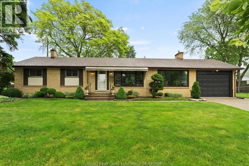 1537 CHERRYLAWN CRESCENT
