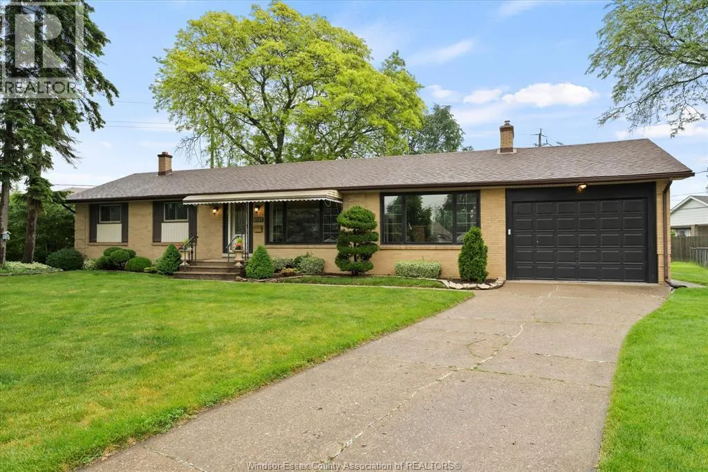 1537 CHERRYLAWN CRESCENT