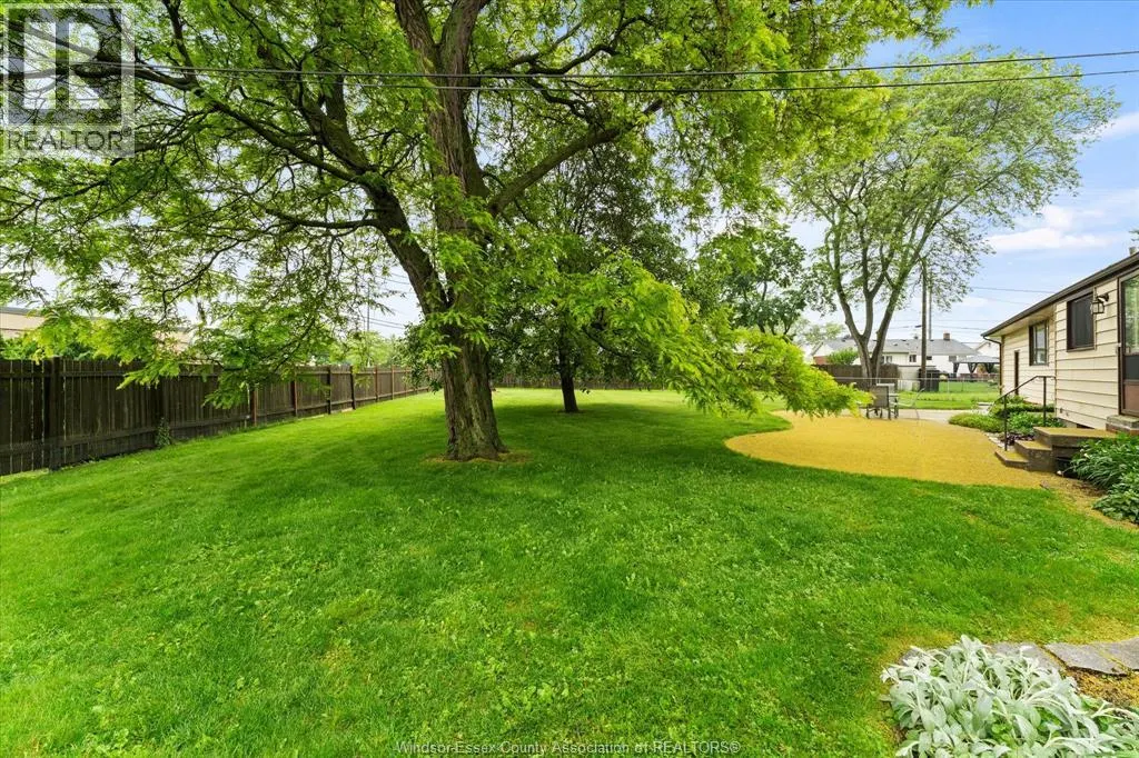 1537 CHERRYLAWN CRESCENT