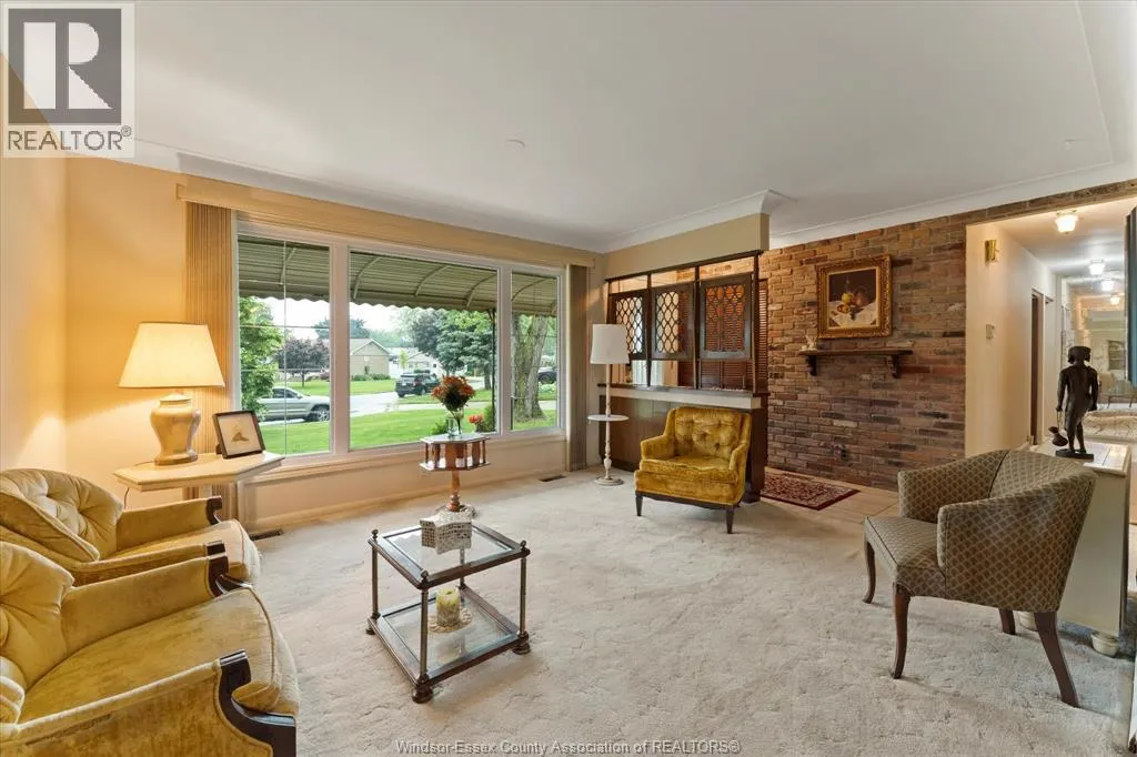 1537 CHERRYLAWN CRESCENT