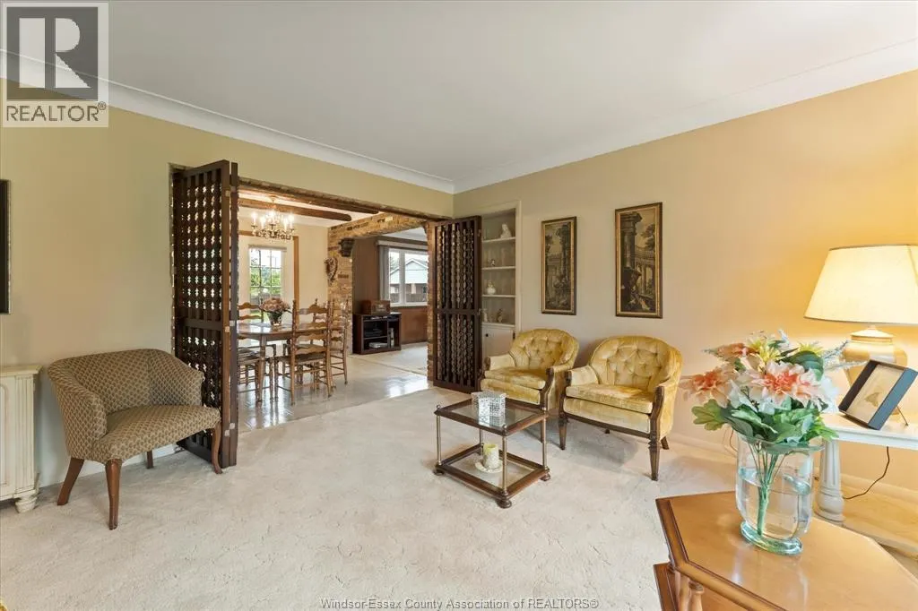 1537 CHERRYLAWN CRESCENT