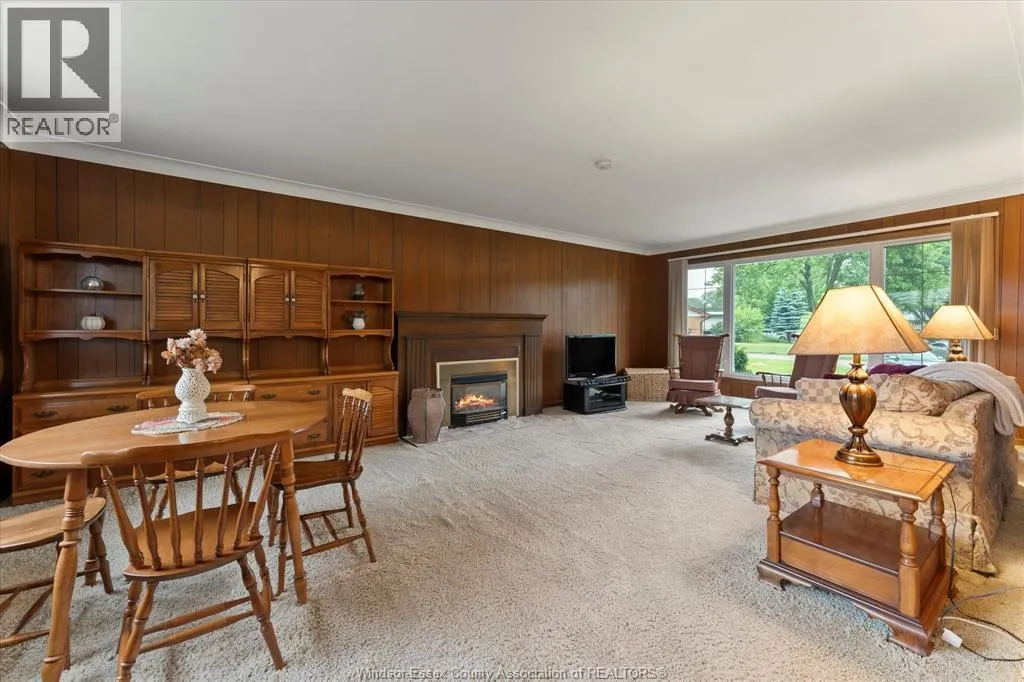 1537 CHERRYLAWN CRESCENT
