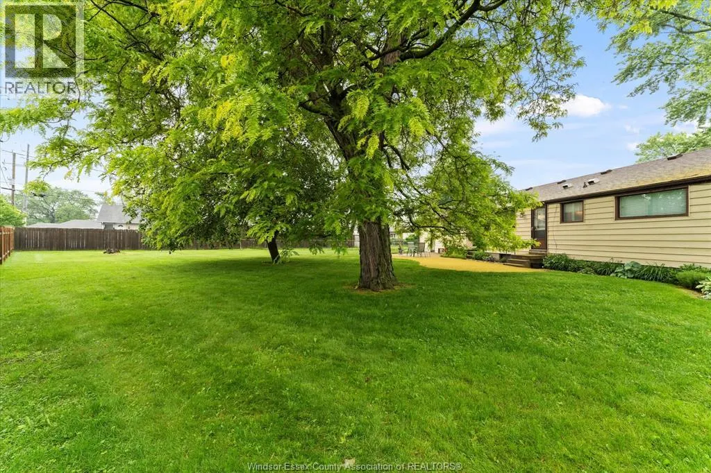 1537 CHERRYLAWN CRESCENT