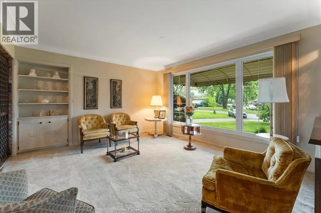 1537 CHERRYLAWN CRESCENT
