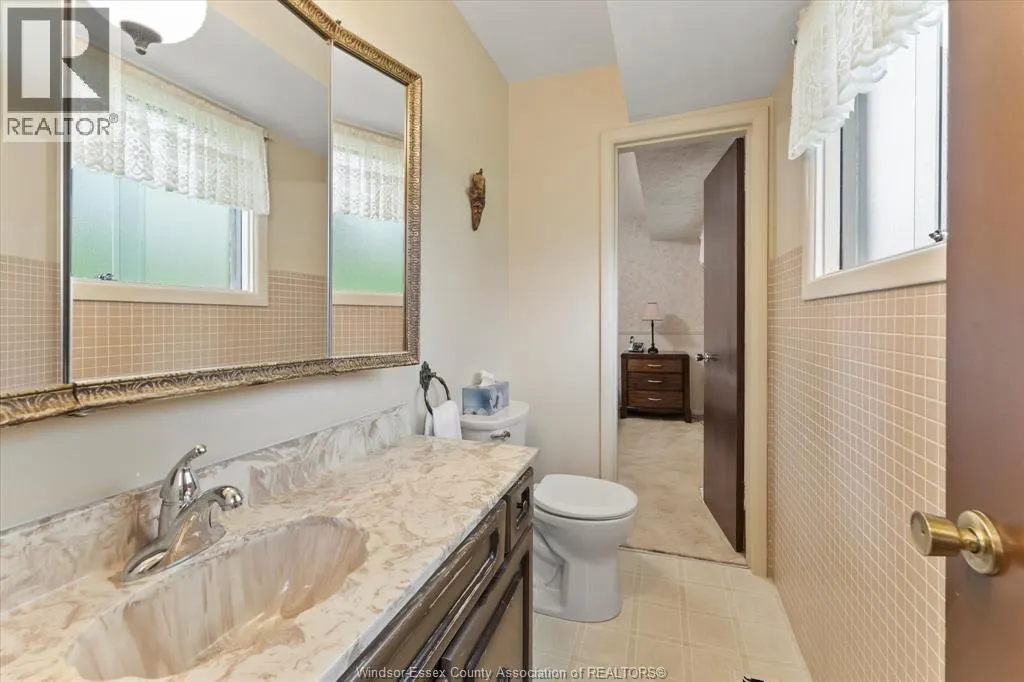 1537 CHERRYLAWN CRESCENT