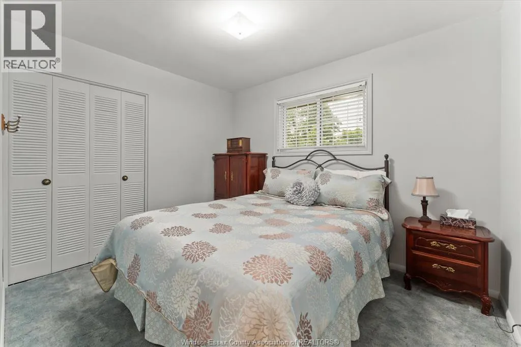 1537 CHERRYLAWN CRESCENT