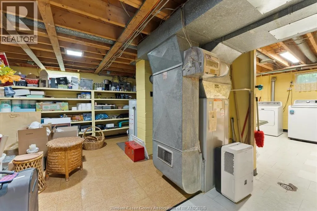 1537 CHERRYLAWN CRESCENT