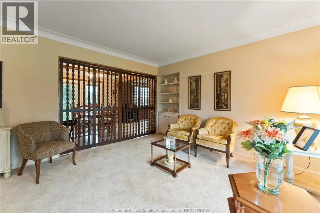 1537 CHERRYLAWN CRESCENT
