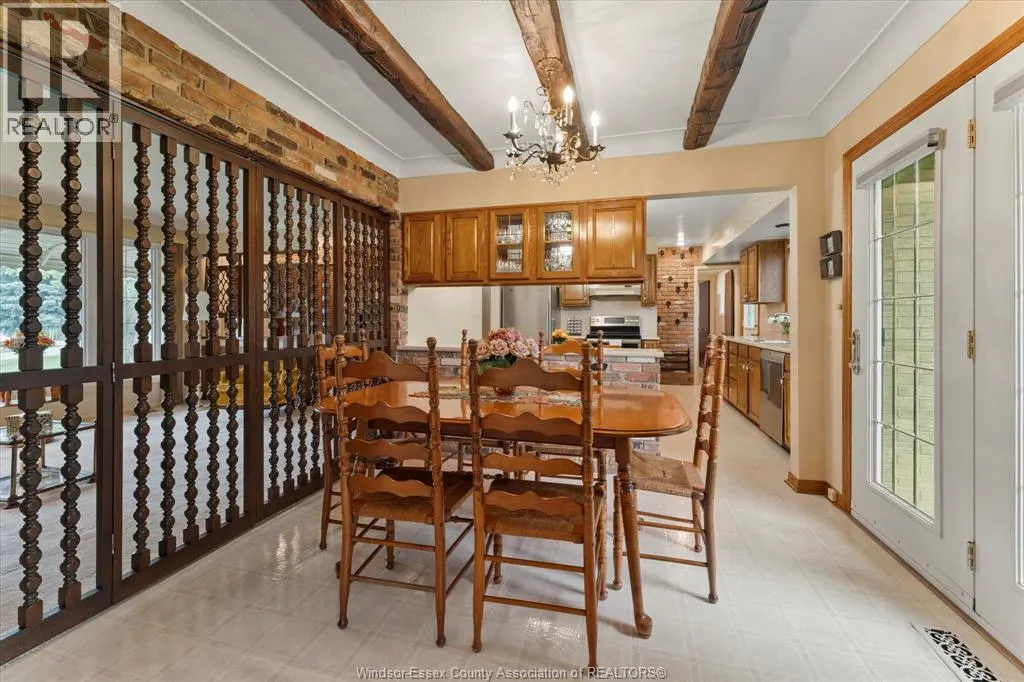 1537 CHERRYLAWN CRESCENT