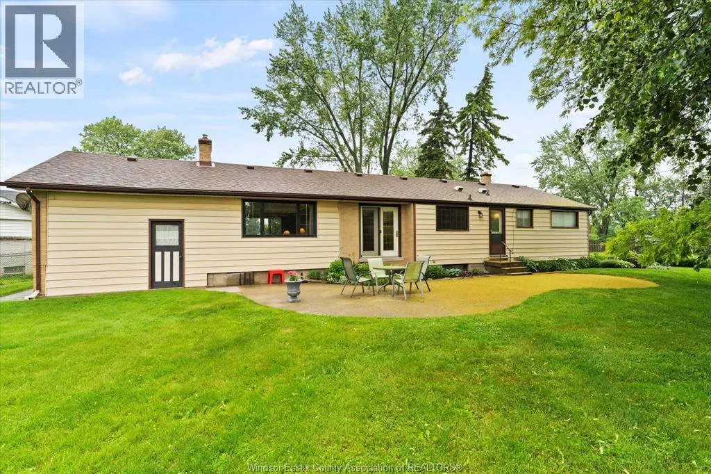 1537 CHERRYLAWN CRESCENT