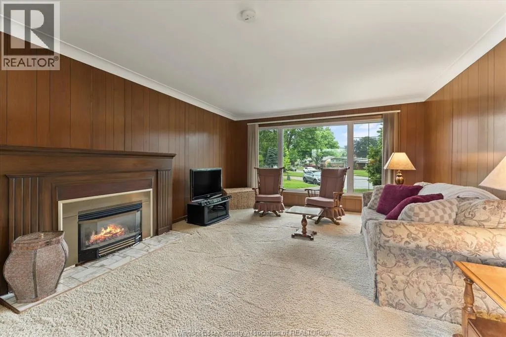 1537 CHERRYLAWN CRESCENT