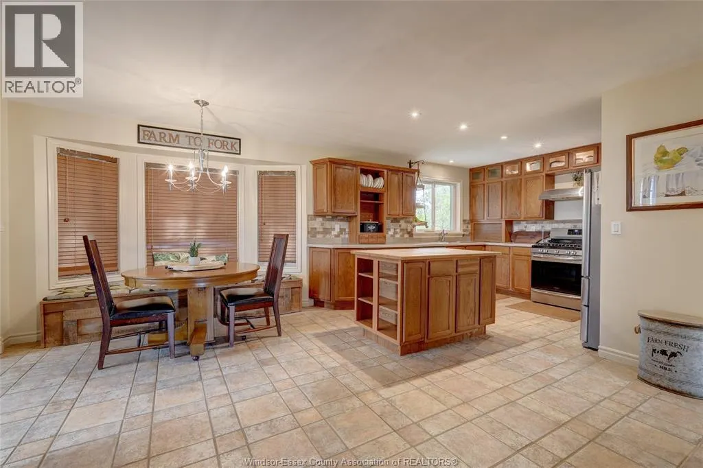 323 COUNTY RD 27 East