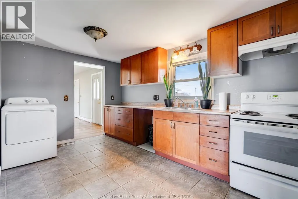 864 POINT PELEE DRIVE