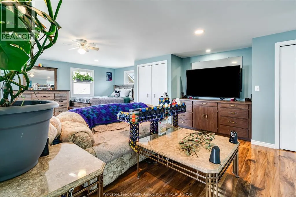 864 POINT PELEE DRIVE
