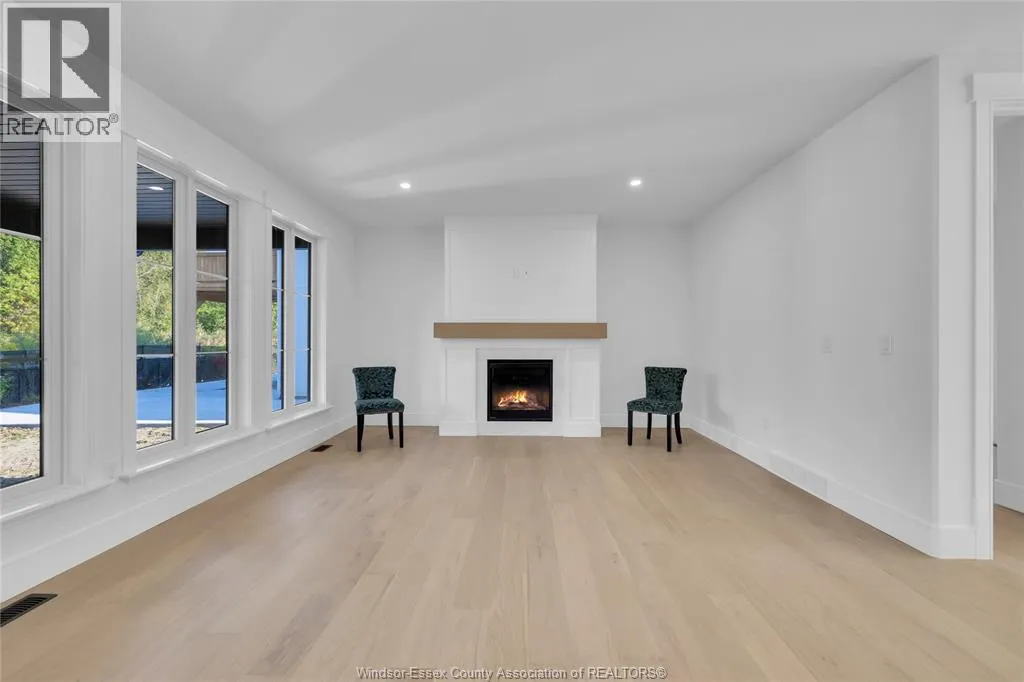 2512 MAYFAIR South