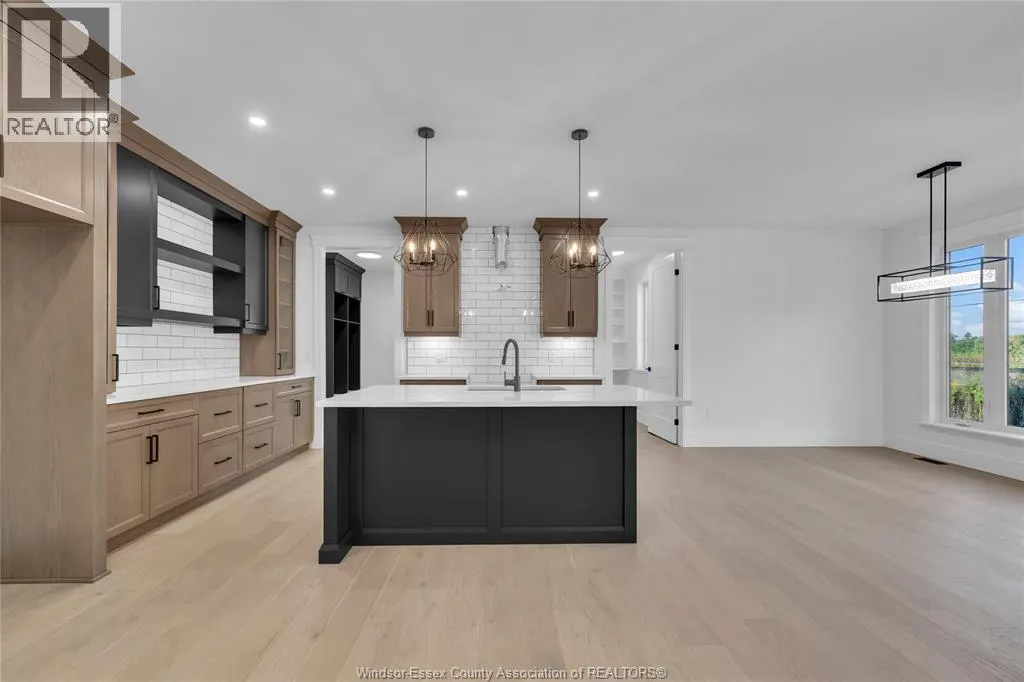 2512 MAYFAIR South