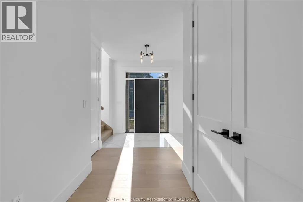 2512 MAYFAIR South