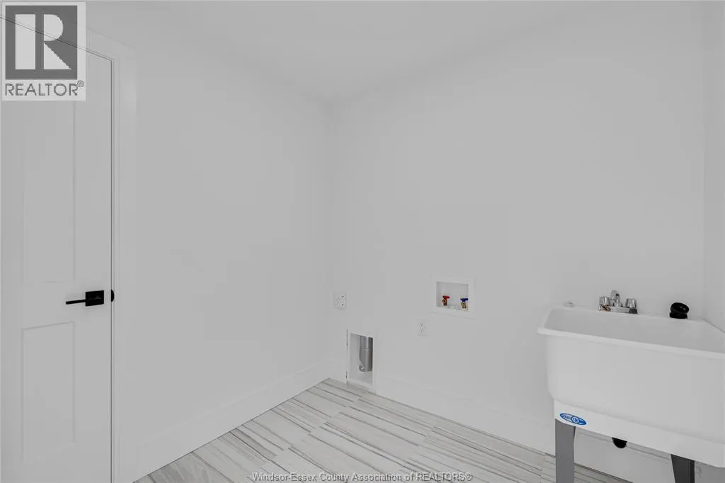 2512 MAYFAIR South