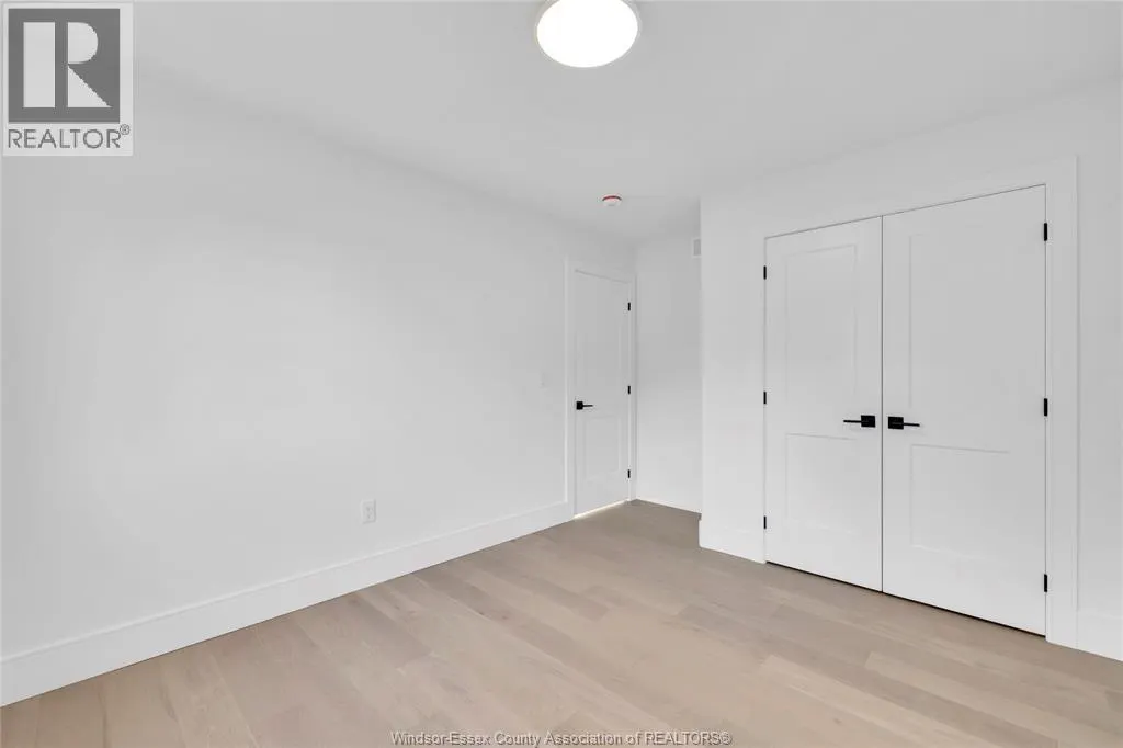 2512 MAYFAIR South