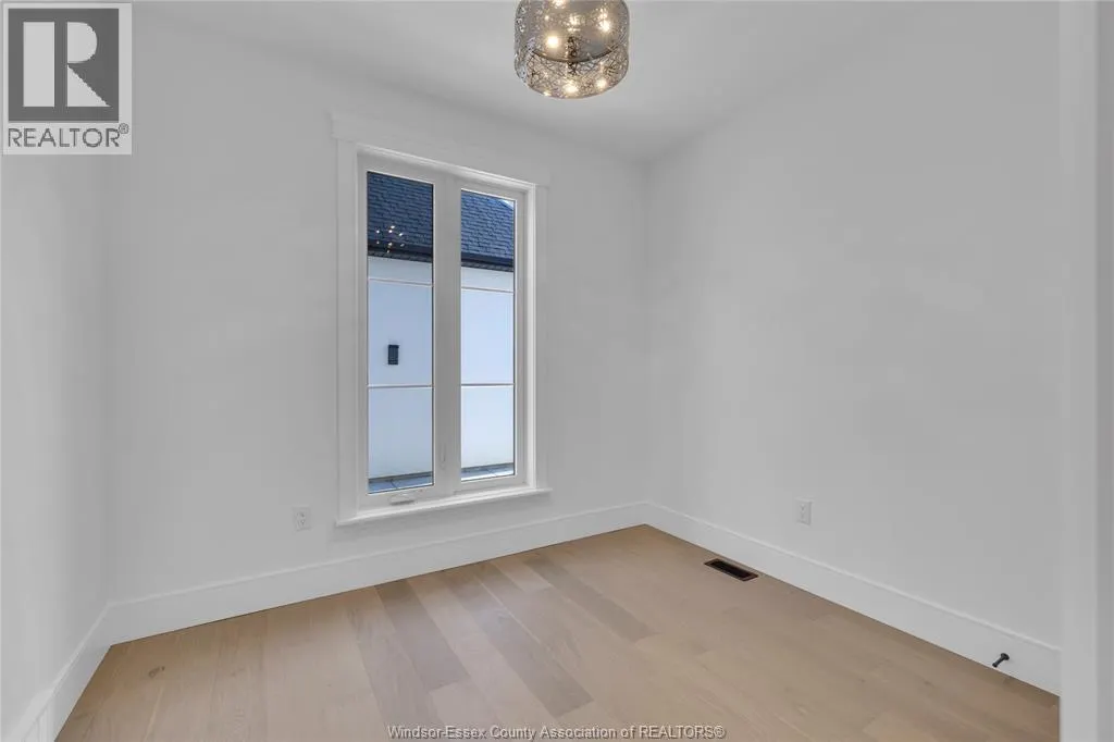 2512 MAYFAIR South