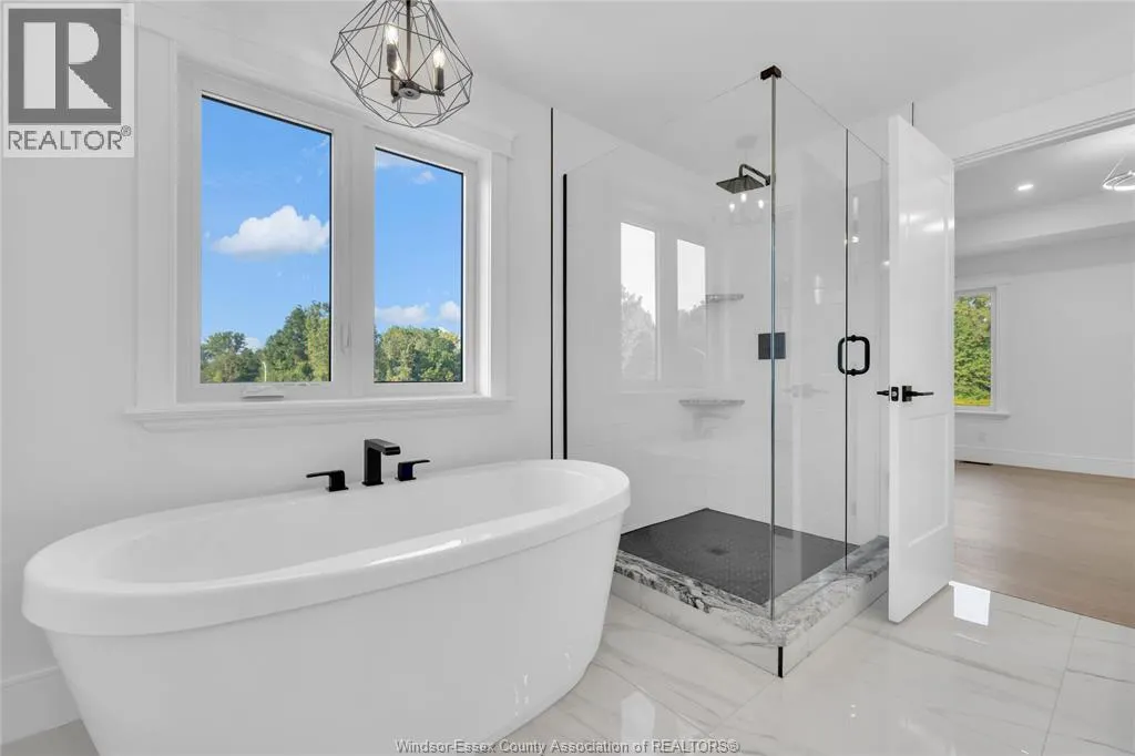2512 MAYFAIR South