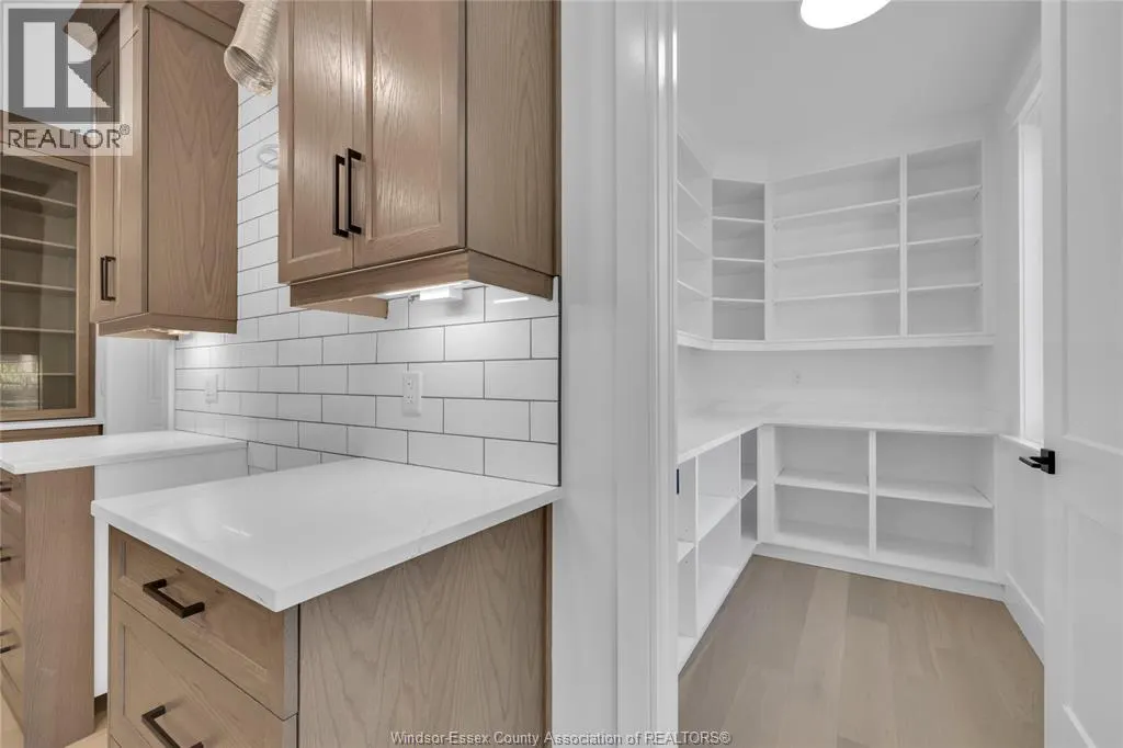 2512 MAYFAIR South