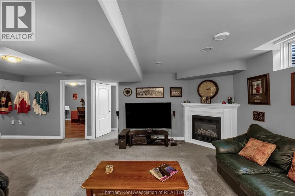12 Veranda COURT