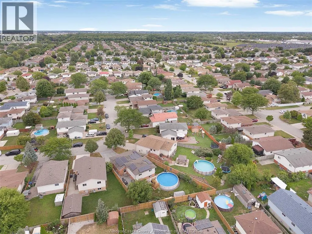 1828 VICKY CIRCLE