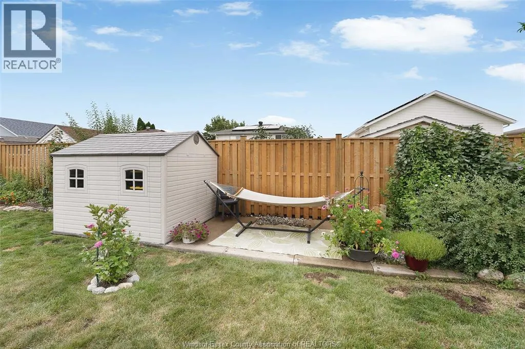 1828 VICKY CIRCLE