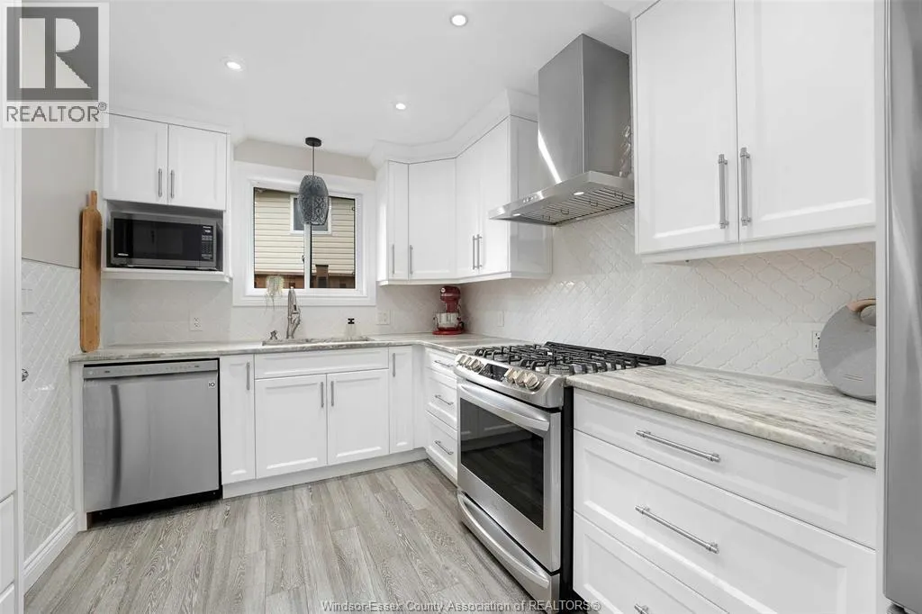 1828 VICKY CIRCLE