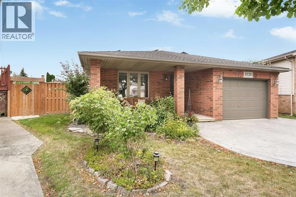 1828 VICKY CIRCLE