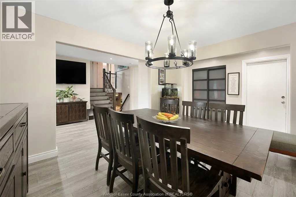 1828 VICKY CIRCLE