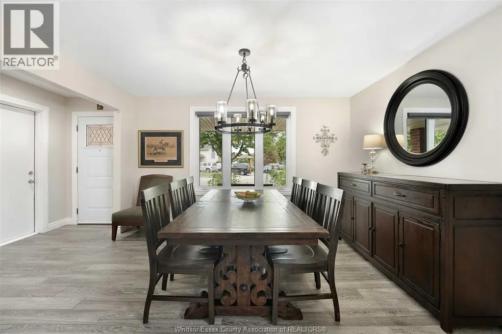 1828 VICKY CIRCLE