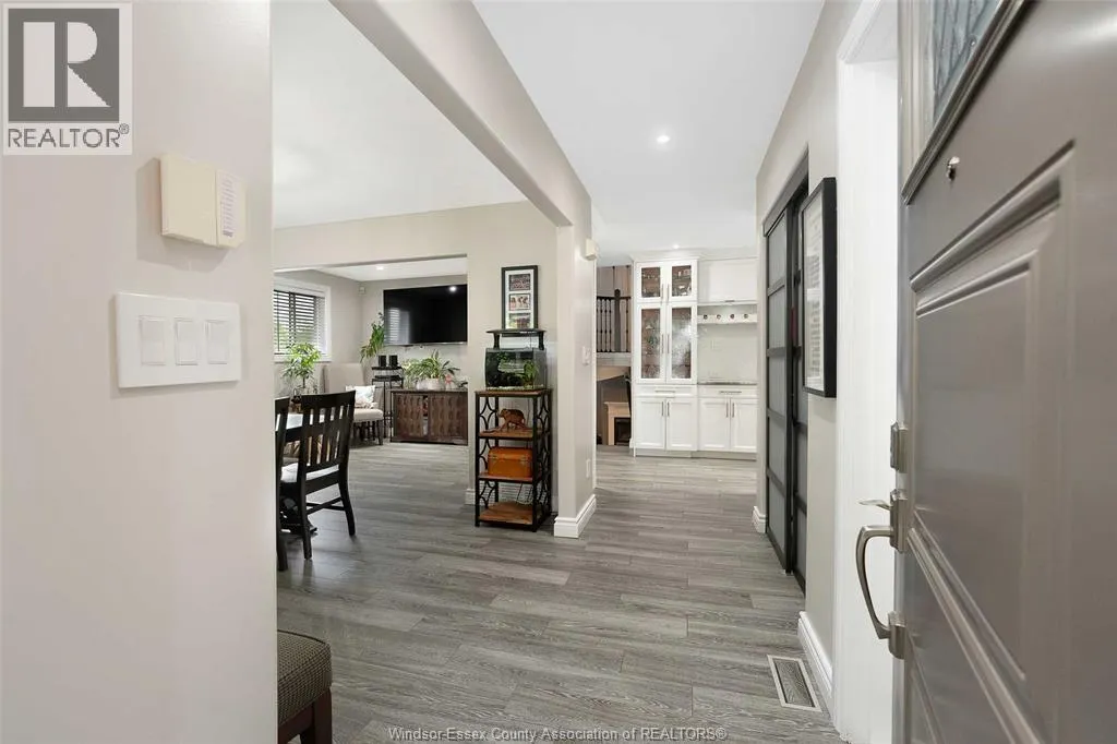 1828 VICKY CIRCLE