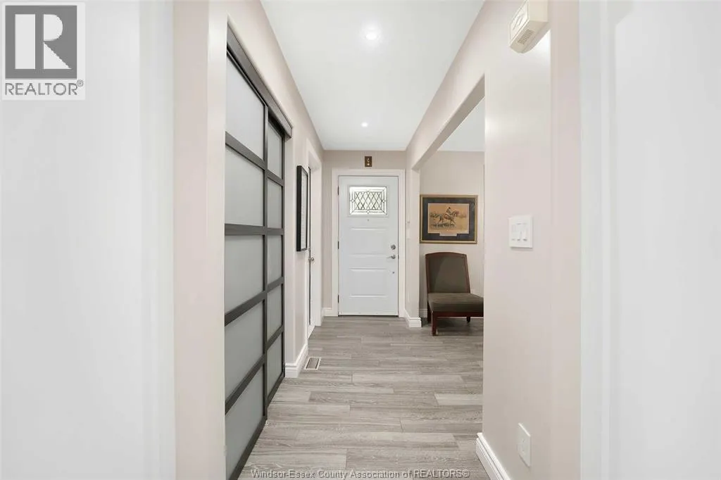1828 VICKY CIRCLE
