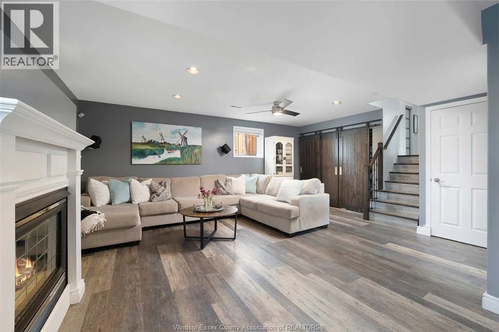 1828 VICKY CIRCLE