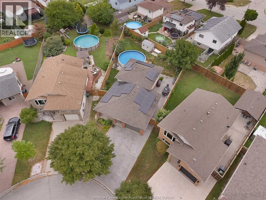 1828 VICKY CIRCLE