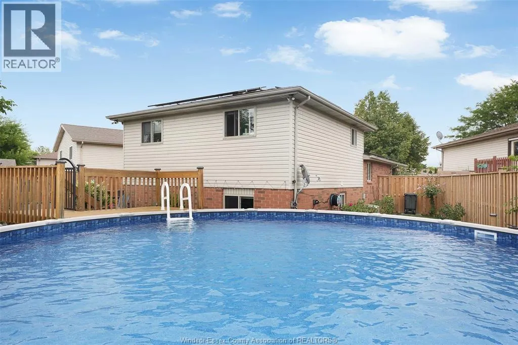 1828 VICKY CIRCLE