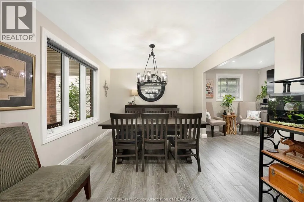 1828 VICKY CIRCLE