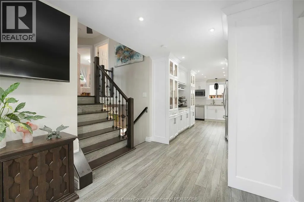 1828 VICKY CIRCLE