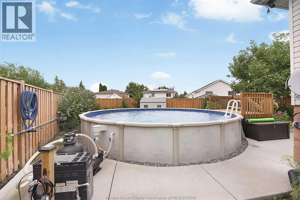1828 VICKY CIRCLE