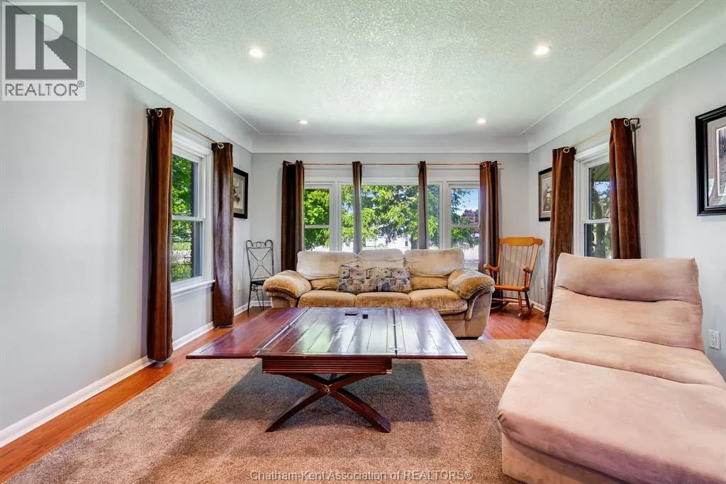 232 Chatham STREET South