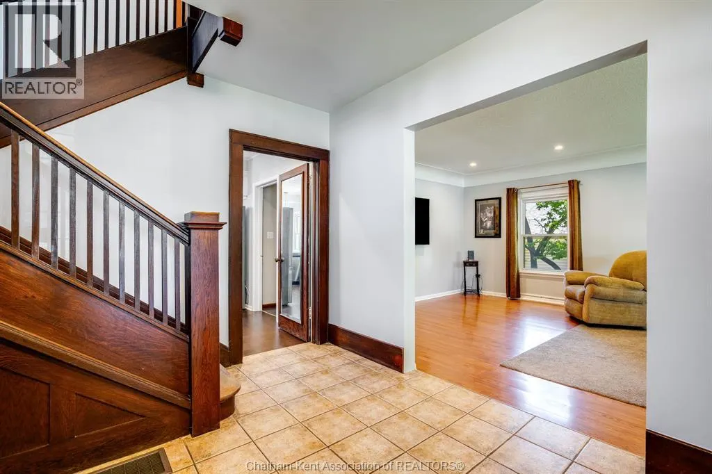 232 Chatham STREET South