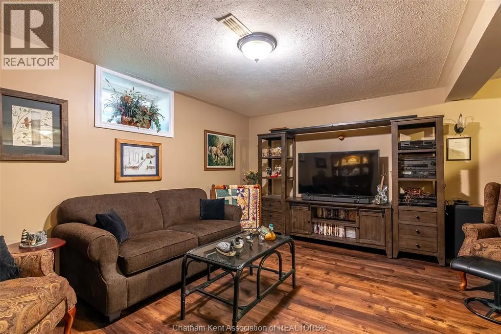 33 Azar AVENUE