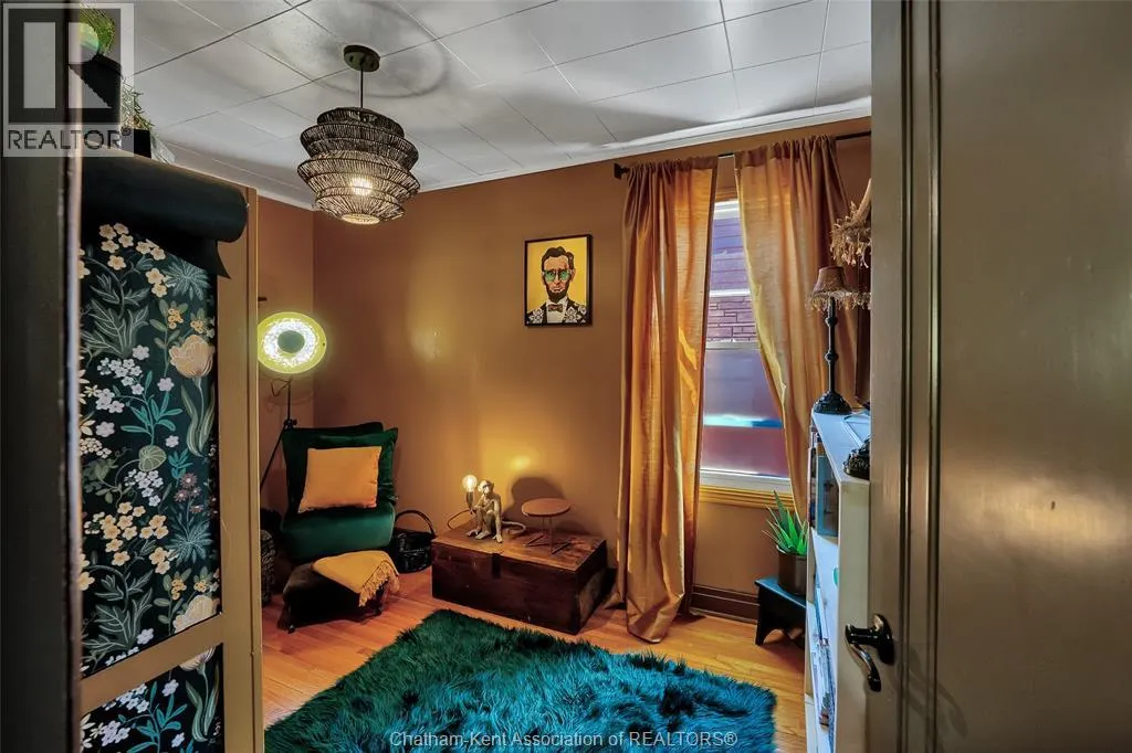 9 Crystal DRIVE