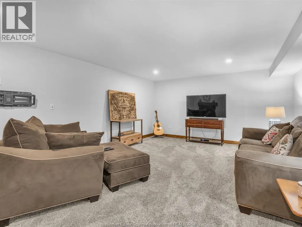 633 COMMISSO CRESCENT
