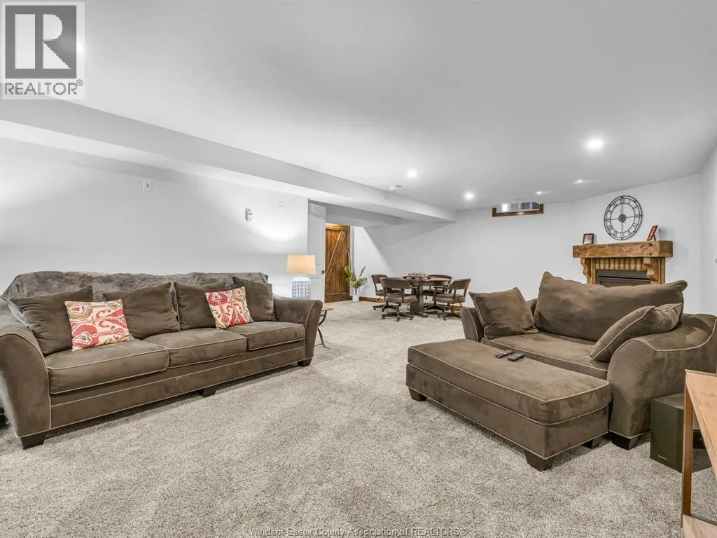 633 COMMISSO CRESCENT