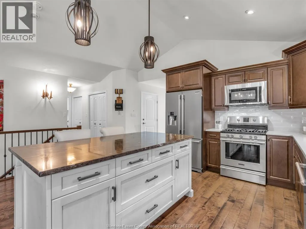 633 COMMISSO CRESCENT
