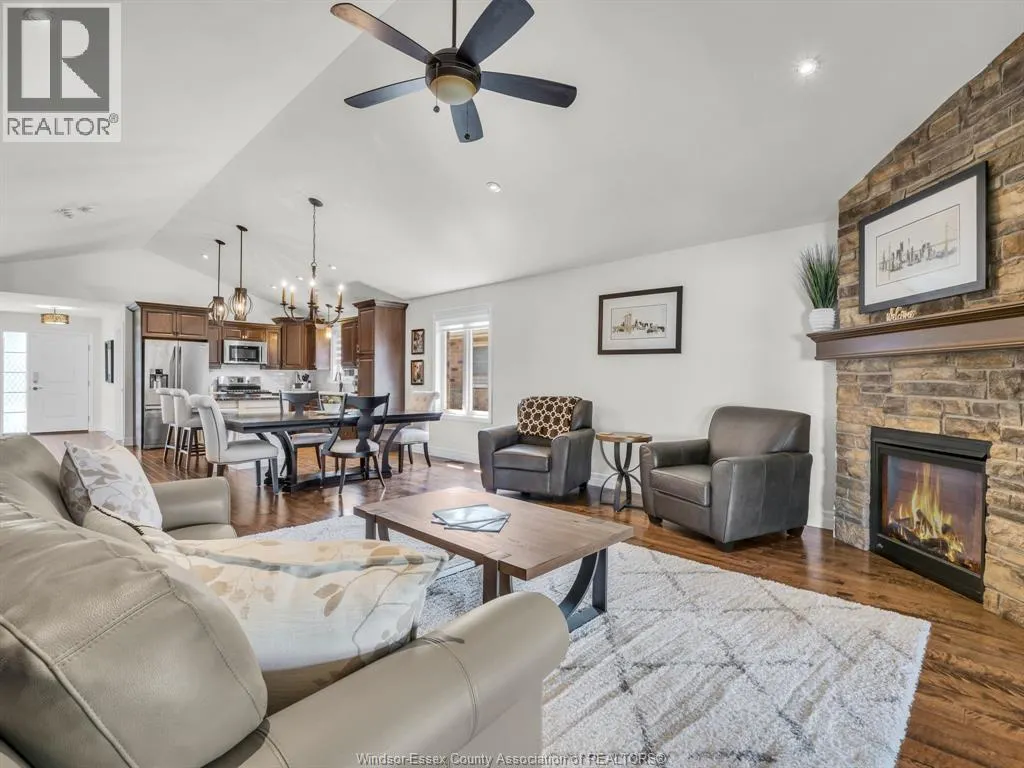 633 COMMISSO CRESCENT