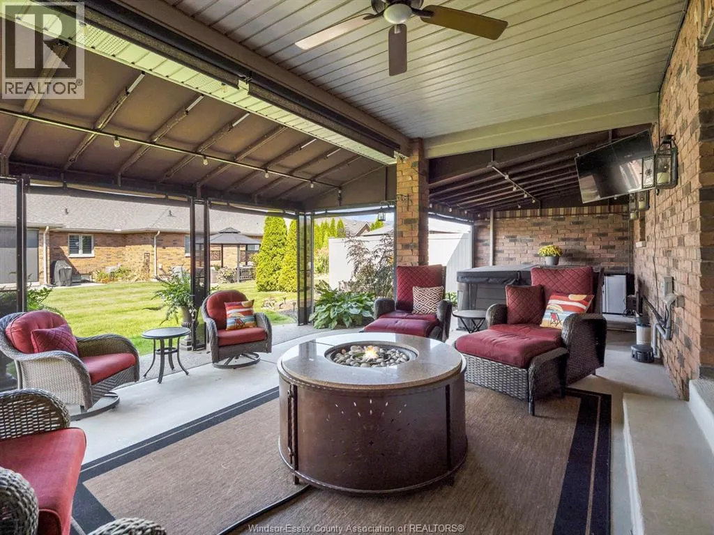 633 COMMISSO CRESCENT